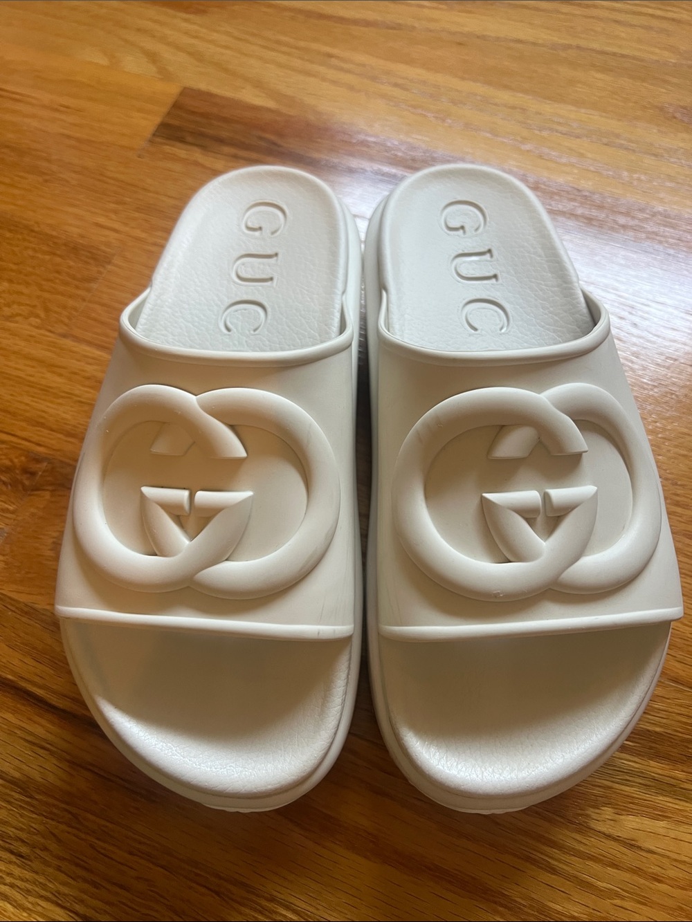 Gucci Cream Interlocking G Rubber Slide Miami size 36 comes with box